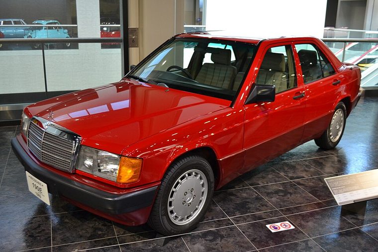 Mercedes-Benz 190 E (W201) rouge d’origine, une youngtimer robuste des années 1980