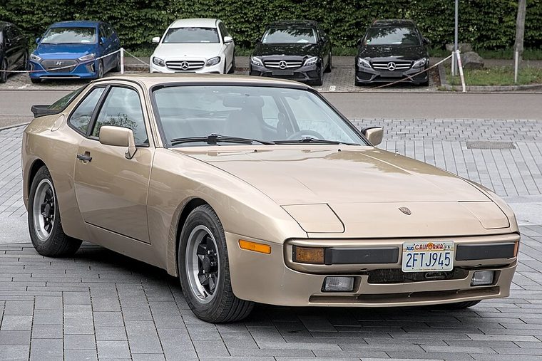 Porsche 944 rouge, youngtimer sportive accessible